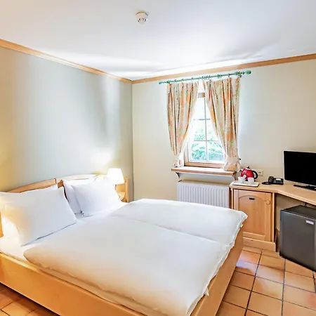 Aux Tanneries De 3*