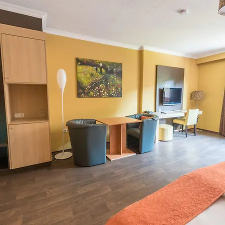Aux Tanneries De 3*