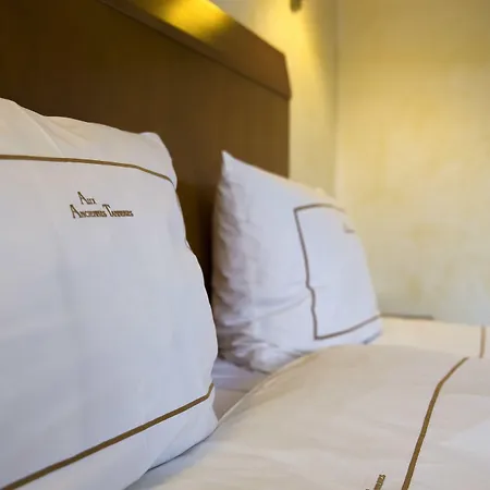 Aux Tanneries De 호텔 3*