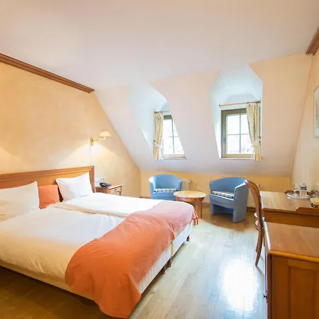 Aux Tanneries De 3*