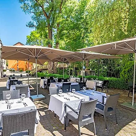 Aux Tanneries De 3*